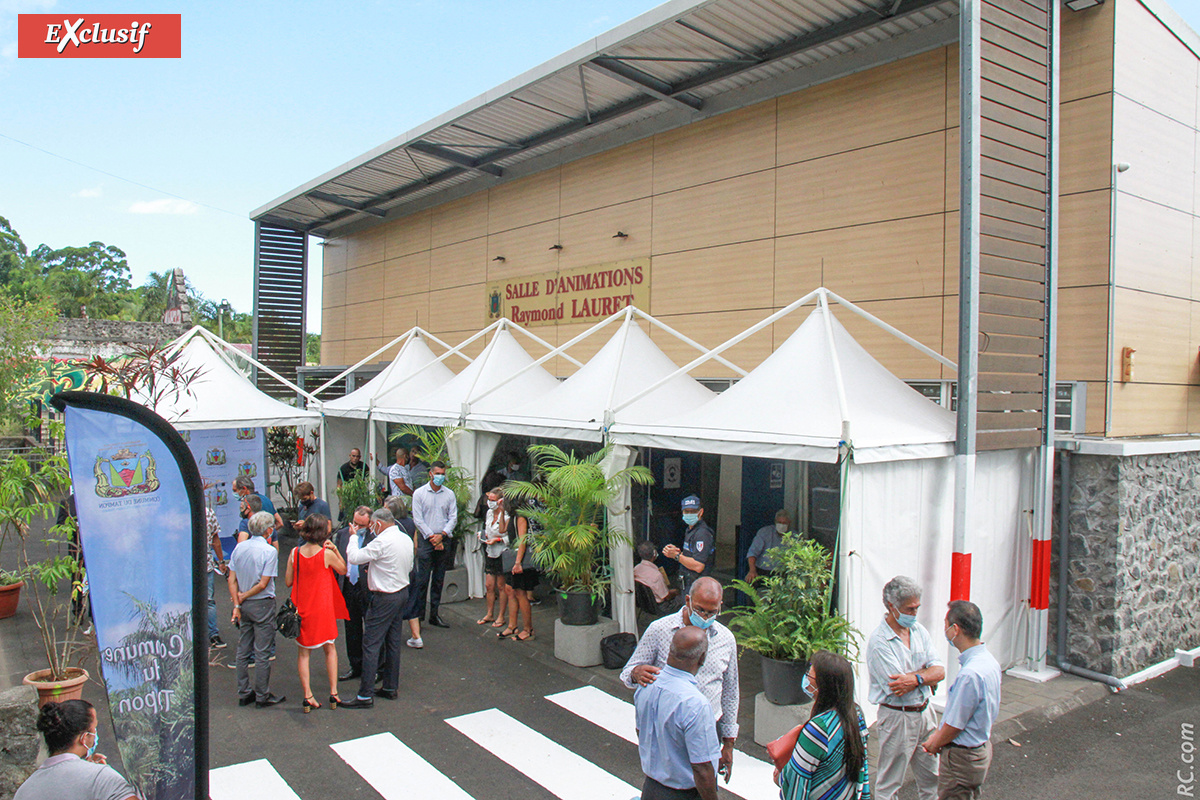 Le centre anti-Covid du 14ème km au Tampon est installé dans la salle d'animation Raymond Lauret Le centre anti-Covid du 14ème km au Tampon est installé dans la salle d'animation Raymond Lauret