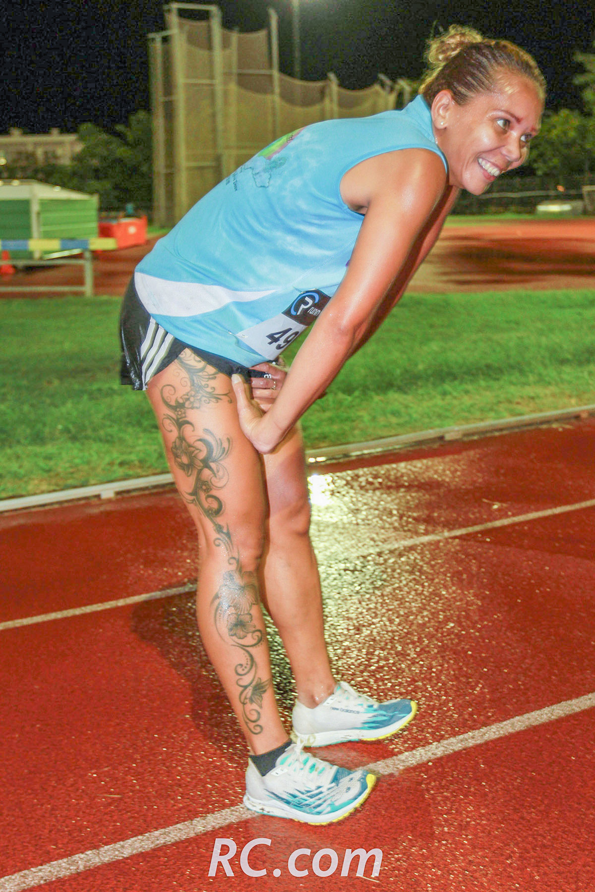 Le beau tatouage de Elodie Mitrifathe qui a terminé deuxième de son premier 3000 mètres sur piste