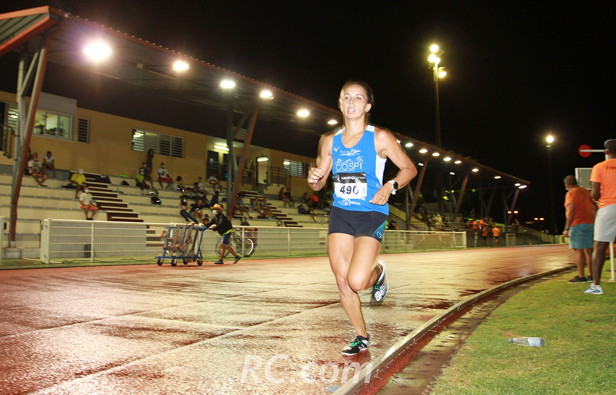 La course en solitaire de Emma Métro sur le 3 000 mètres