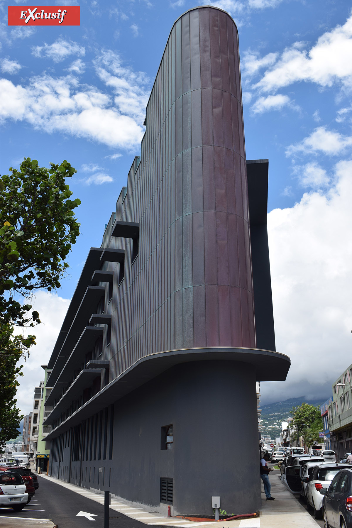 En venant de l'Ouest sur le Boulevard Lancastel, impossible de rater l'hôtel... En venant de l'Ouest sur le Boulevard Lancastel, impossible de rater l'hôtel...