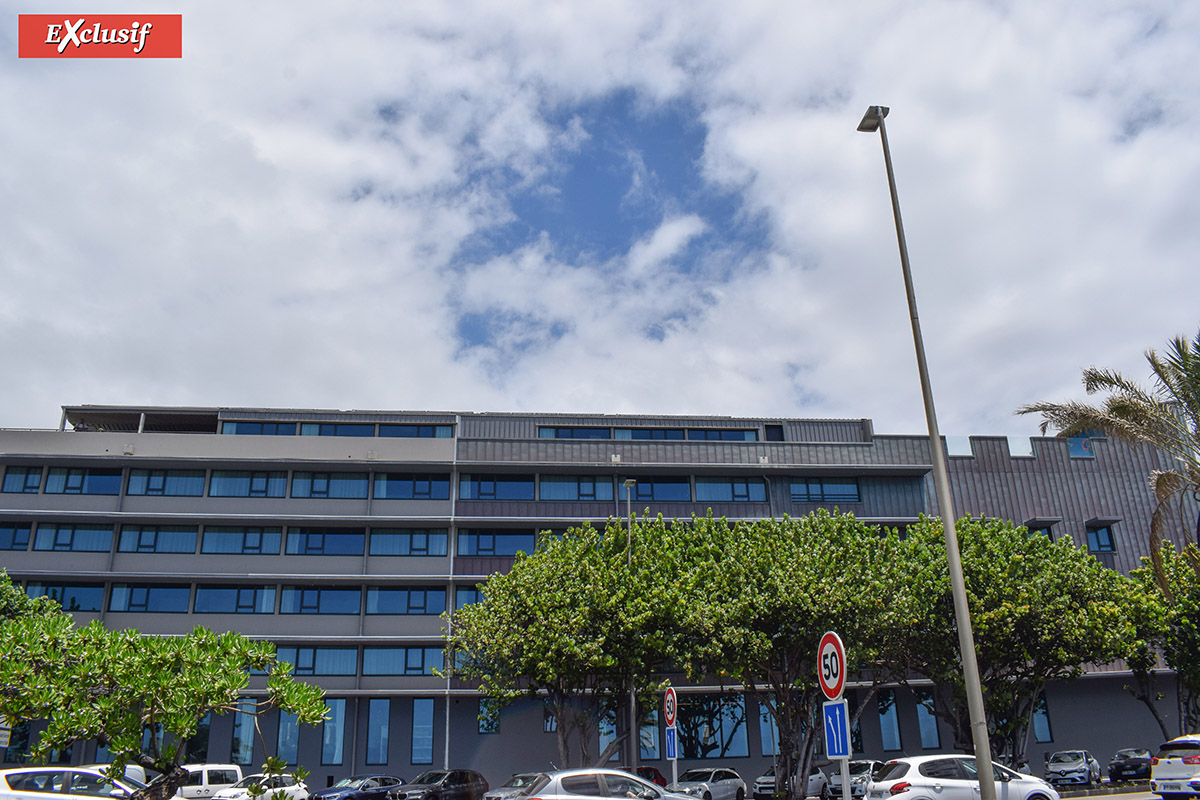 Vue de l'hôtel à partir du Boulevard Lancastel Vue de l'hôtel à partir du Boulevard Lancastel