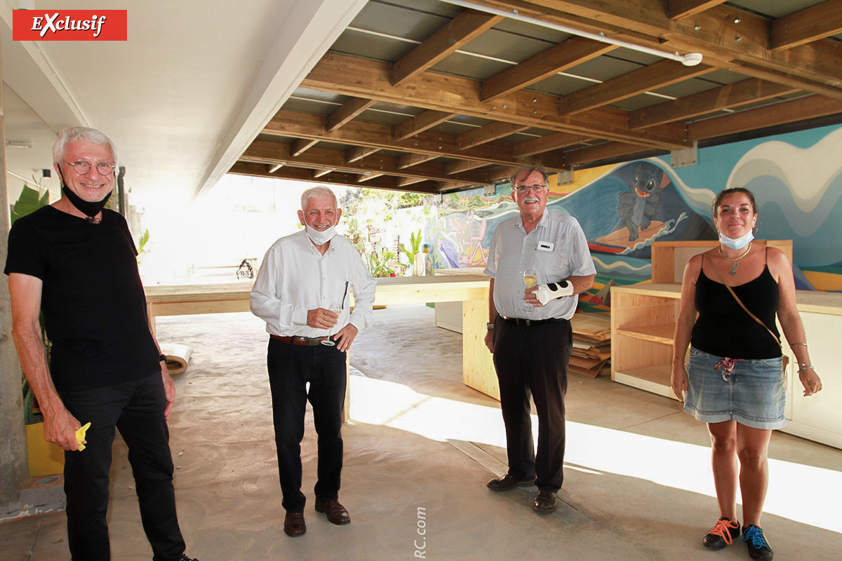 Christian Bertetto, Valère Lorion, invité, Jean Pihouée, architecte, et une employée de la mairie de Saint-Pierre