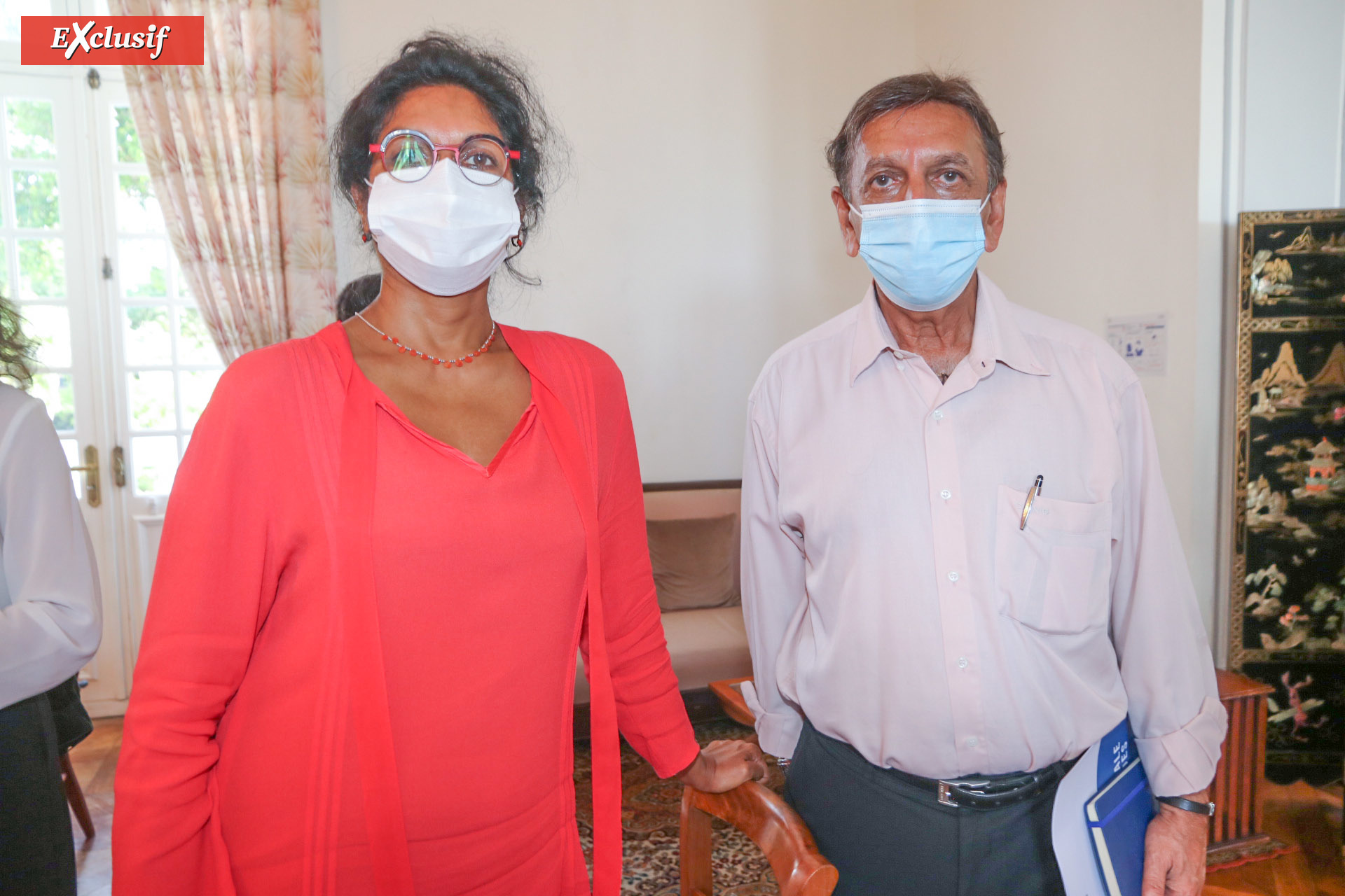 Nadine Caroupanin, directrice régionale aux Droits des Femmes et à l'Egalité, et Aziz Patel, rédacteur en chef d'Exclusif Réunion et délégué Miss France Nadine Caroupanin, directrice régionale aux Droits des Femmes et à l'Egalité, et Aziz Patel, rédacteur en chef d'Exclusif Réunion et délégué Miss France