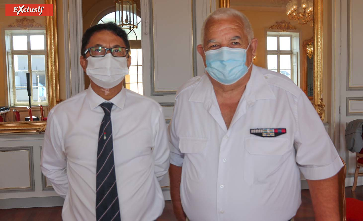 Jacob  Ramaromisa, porte-drapeau de la section SMLH-R, et Barthélémy Hoarau Jacob  Ramaromisa, porte-drapeau de la section SMLH-R, et Barthélémy Hoarau