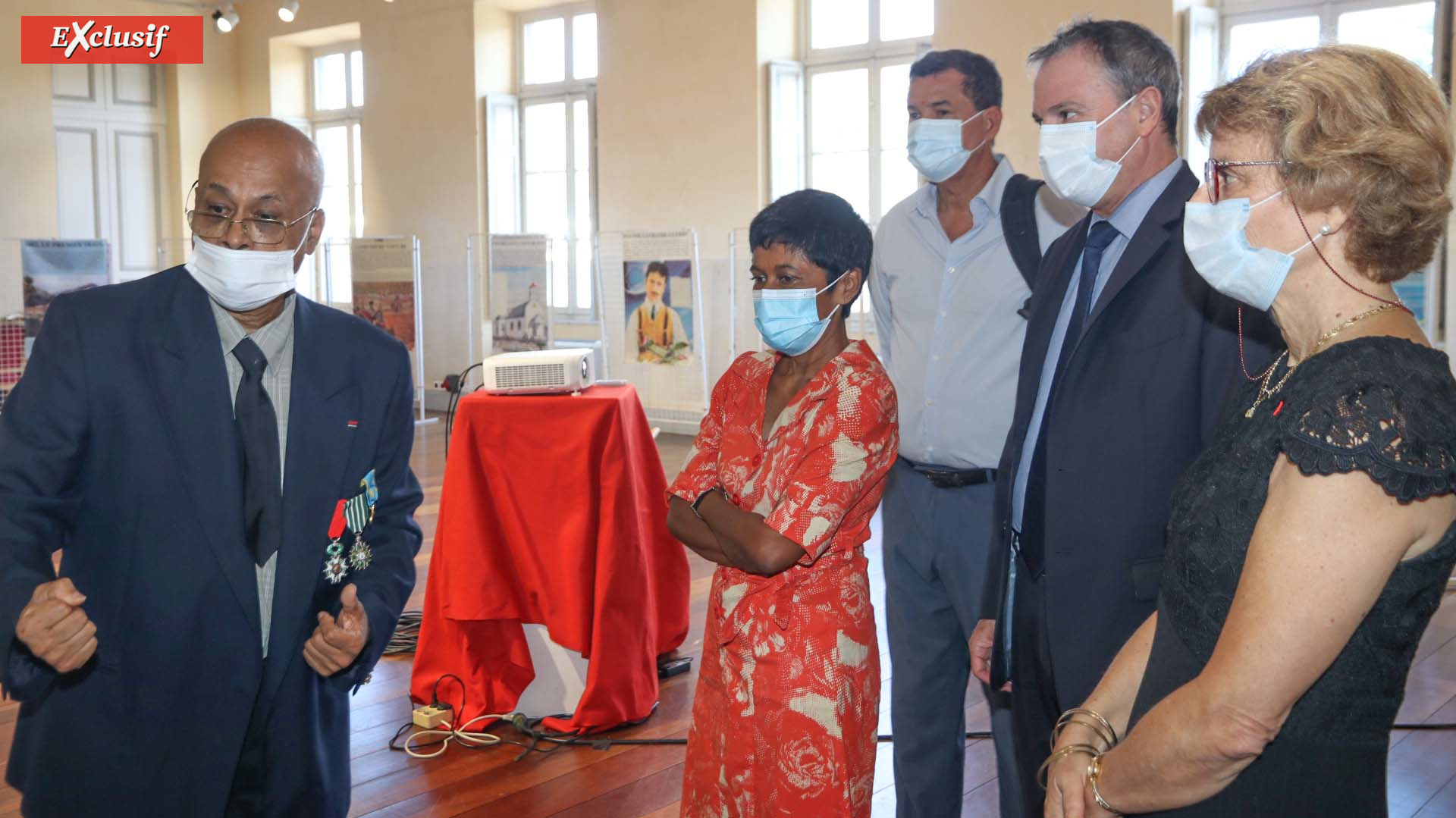 Mario Serviable a présenté l'exposition aux personnalités présentes... Mario Serviable a présenté l'exposition aux personnalités présentes...