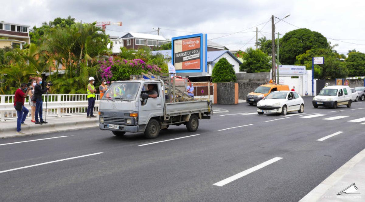 Les premiers usagers du pont ont été photographiés et filmés... Les premiers usagers du pont ont été photographiés et filmés...