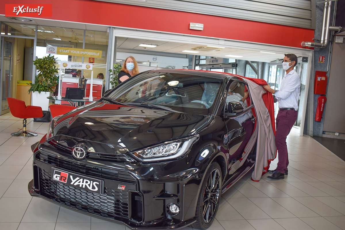 La voiture a été découverte devant la presse