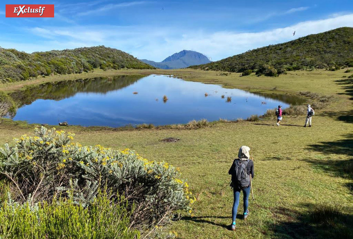 Michel Chong et son groupe de Rando Passion au niveau du magnifique plan d'eau de l'Argamasse Michel Chong et son groupe de Rando Passion au niveau du magnifique plan d'eau de l'Argamasse