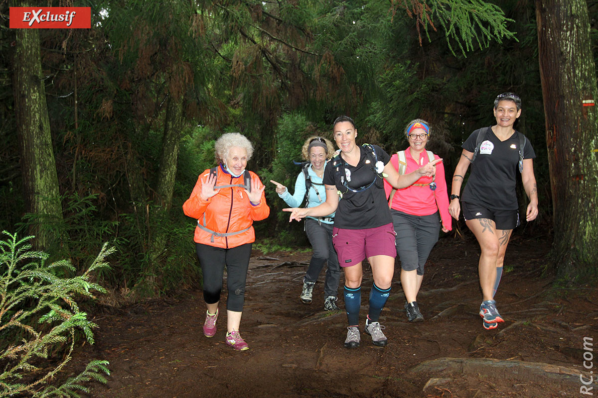 C'est Mémée qui mène le bal devant le «Gang des Connasses» C'est Mémée qui mène le bal devant le «Gang des Connasses»