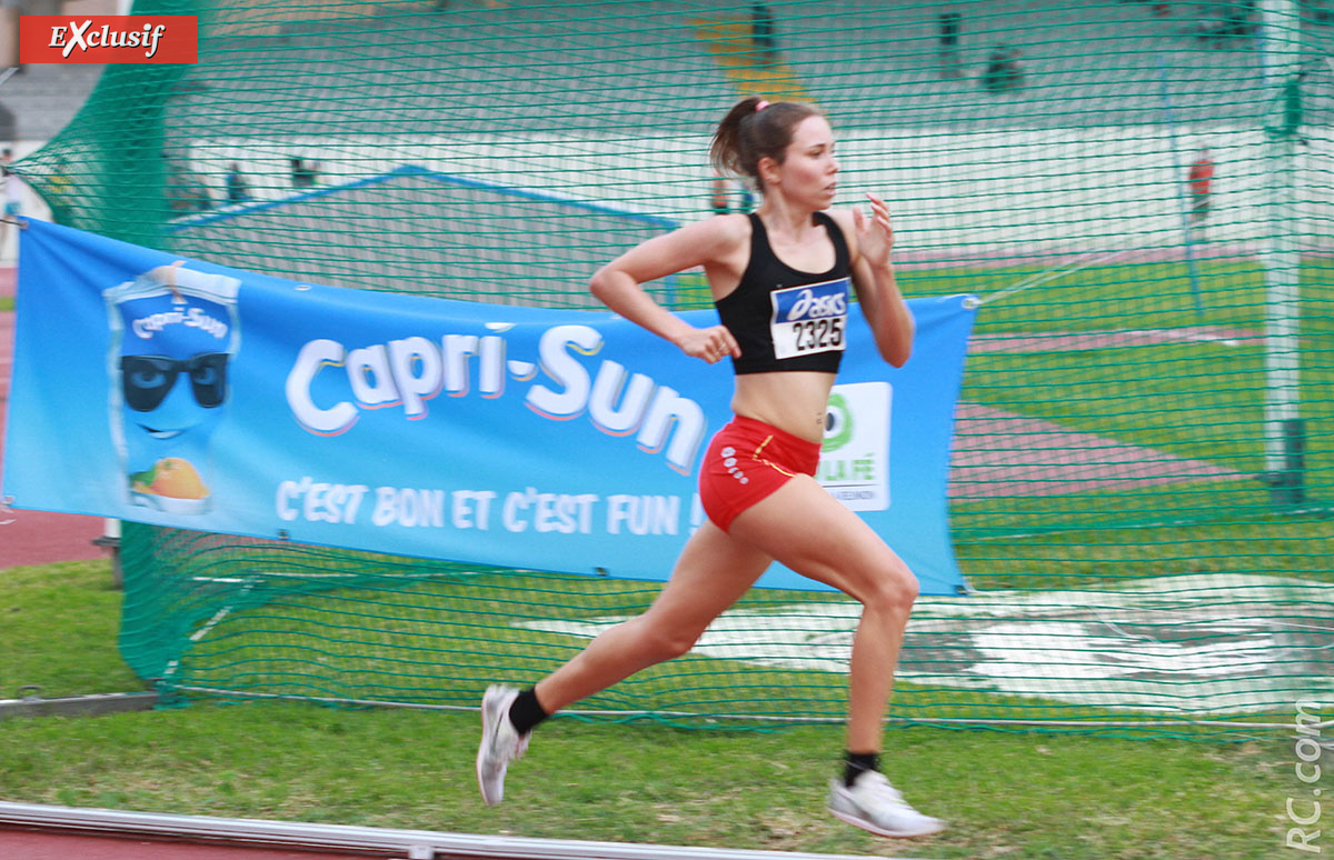 Charlotte Halle qui porte maintenant les couleurs de l'AC Bras-Panon, médaillée d'argent du 1500m