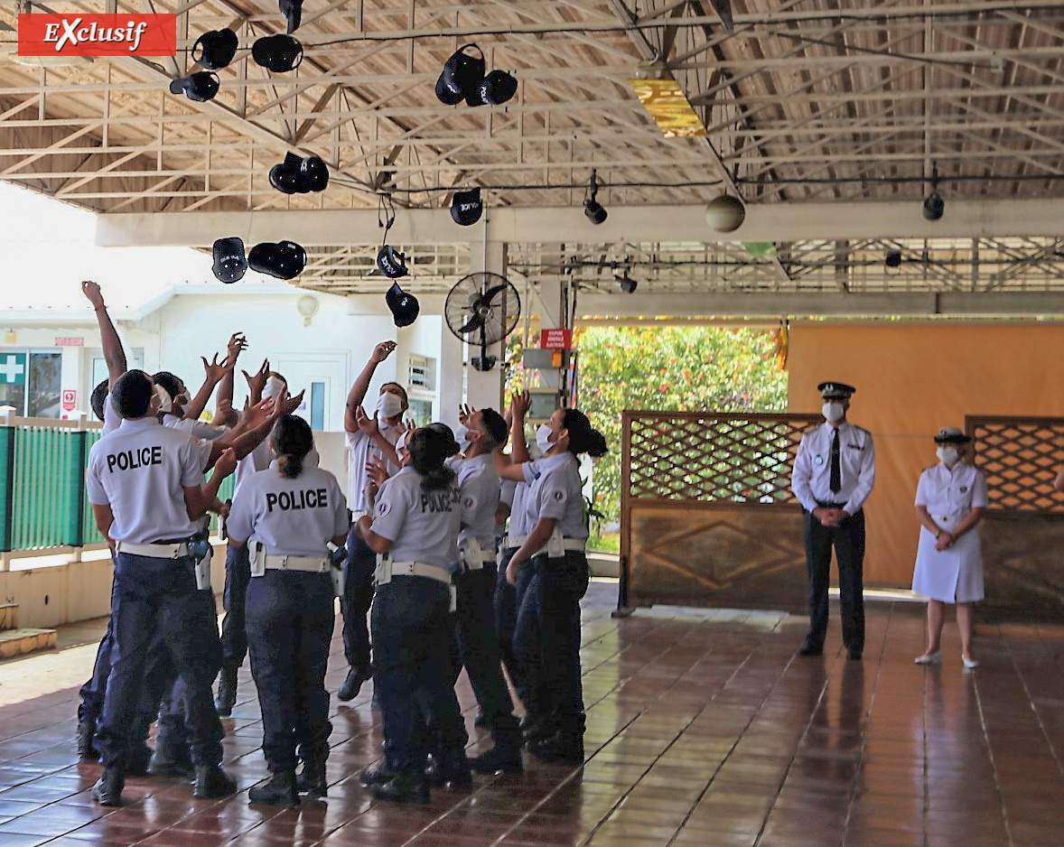 Lancer de casquettes! Lancer de casquettes!