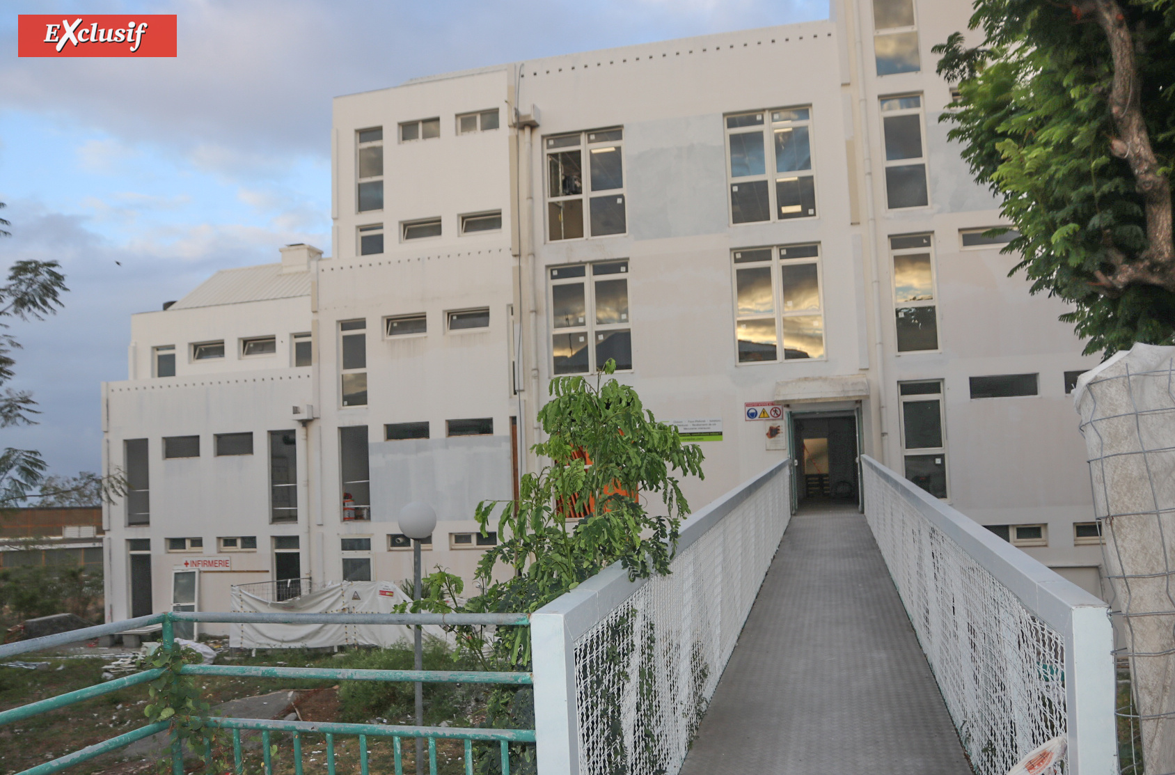 Nathalie Elimas, Secrétaire d'Etat, visite le futur internat du Lycée Brassens au Moufia Nathalie Elimas, Secrétaire d'Etat, visite le futur internat du Lycée Brassens au Moufia