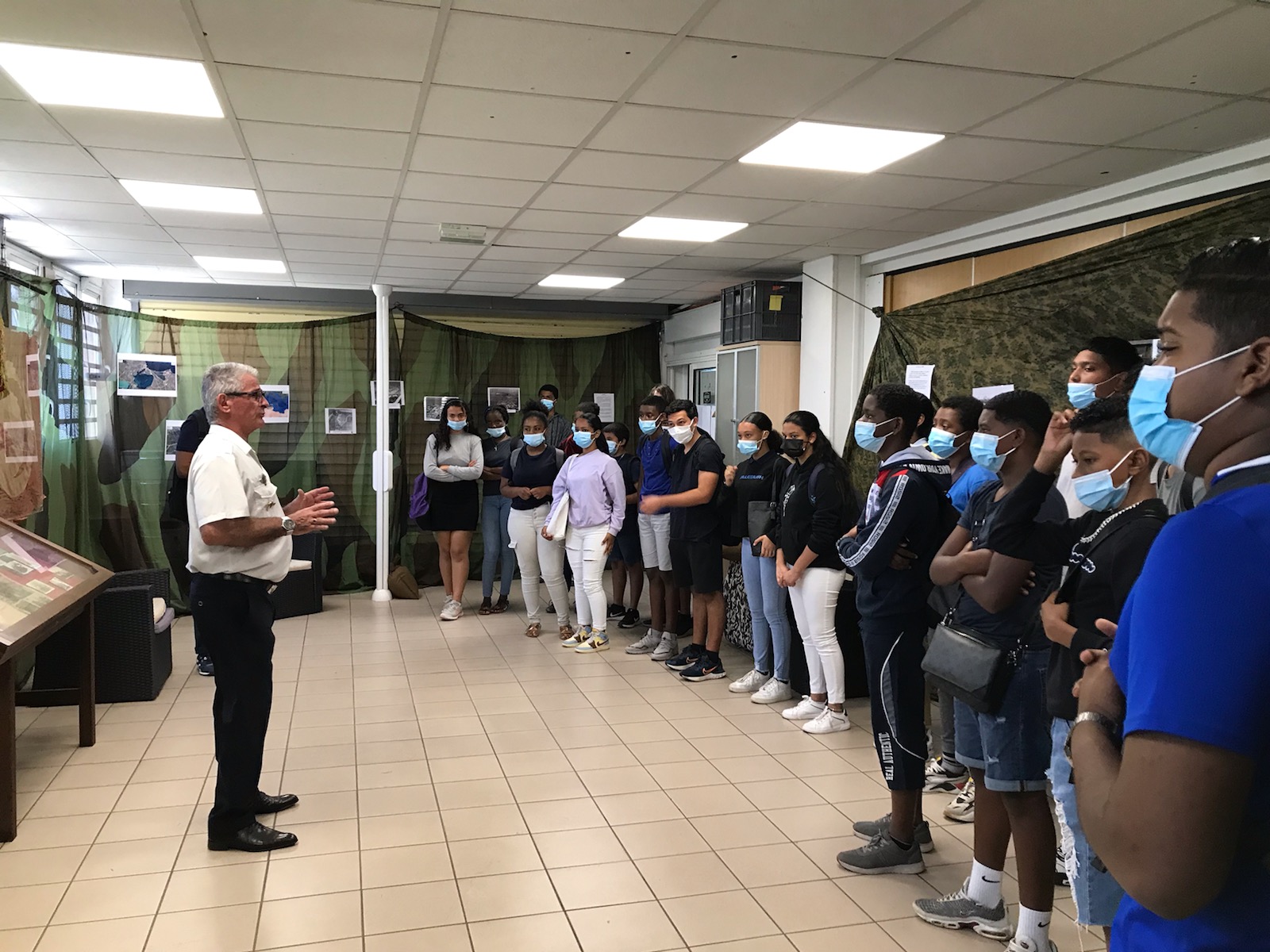 Les classes de défense et sécurité globale des collèges Les Tamarins (Saint-Pierre) et Marcel Goulette (Saint-Leu) ont été accueillies...