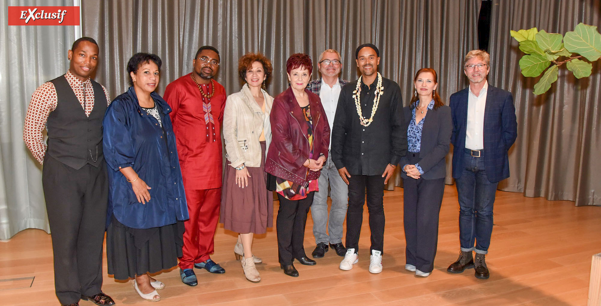 Fabrice di Falco et les membres du jury, dont le président, Richard Martet, critique d'art lyrique, et Fabienne Thibeault (au centre).