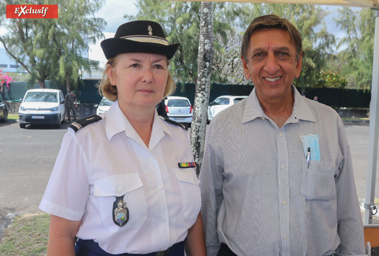 Major Isabelle, chef de section au commandement de la Gendarmerie de La Réunion, et Aziz Patel d'Exclusif Réunion