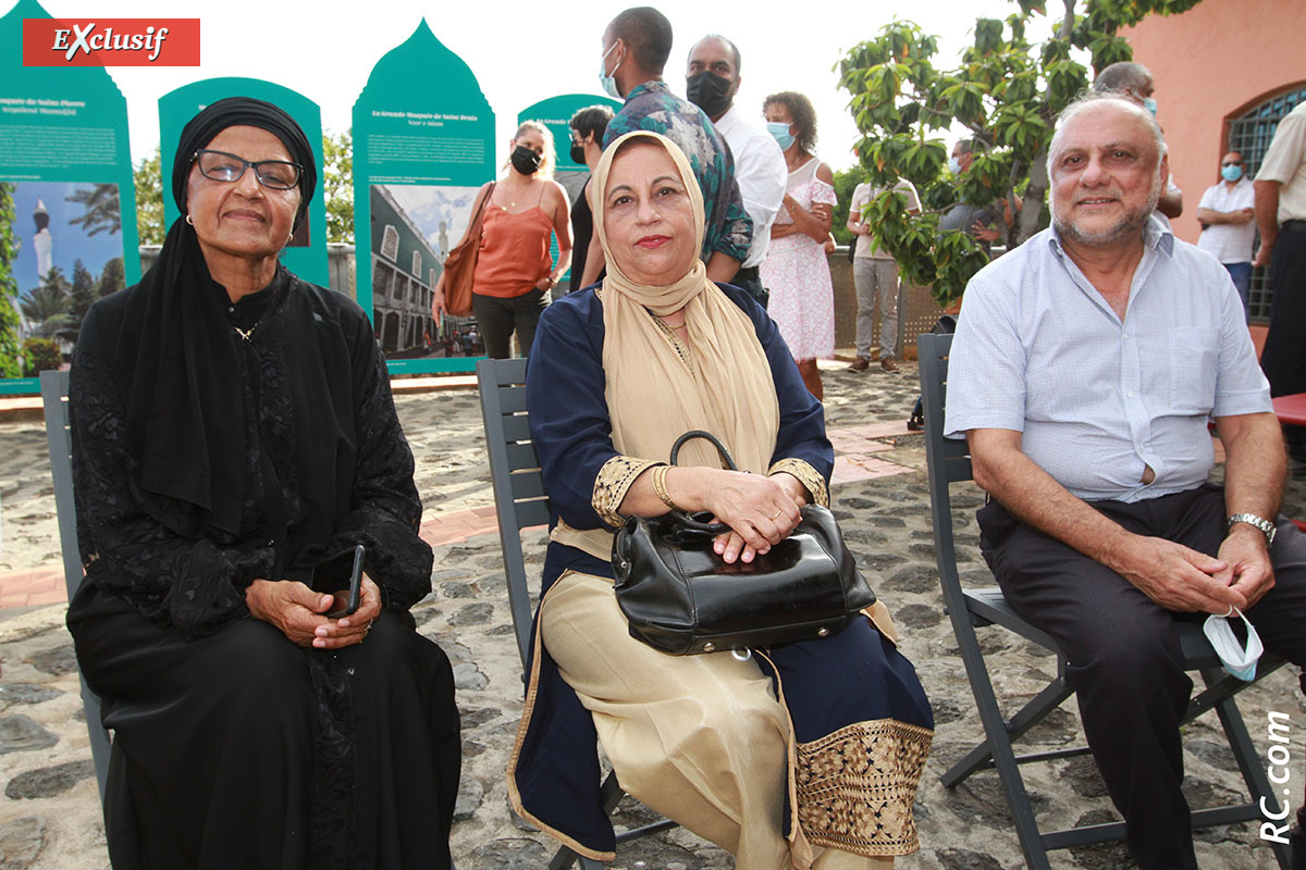Des membres de la communauté musulmane de l'île étaient présents