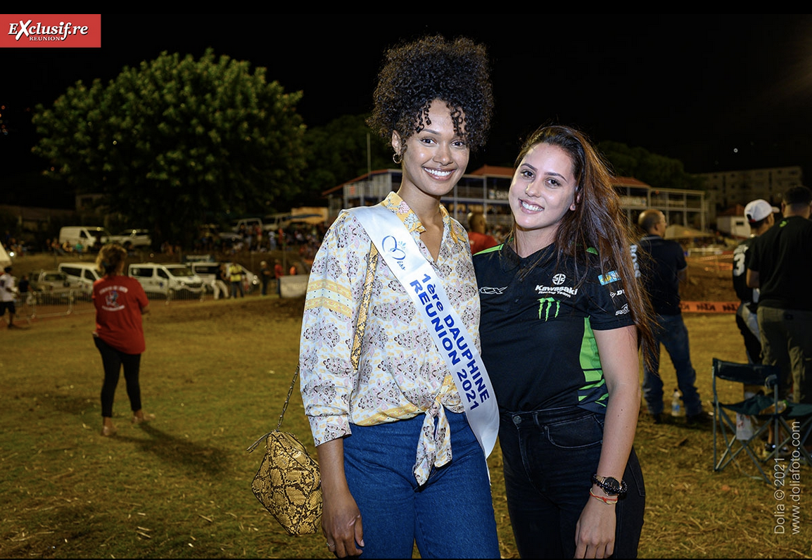 Tatiana avec celle qui a donné tous les départs des courses, sauf un laissé à la dauphine de Miss Réunion Tatiana avec celle qui a donné tous les départs des courses, sauf un laissé à la dauphine de Miss Réunion