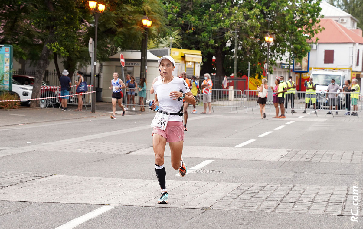 Isabelle Lamy vainqueure des Foulées de Saint-Leu