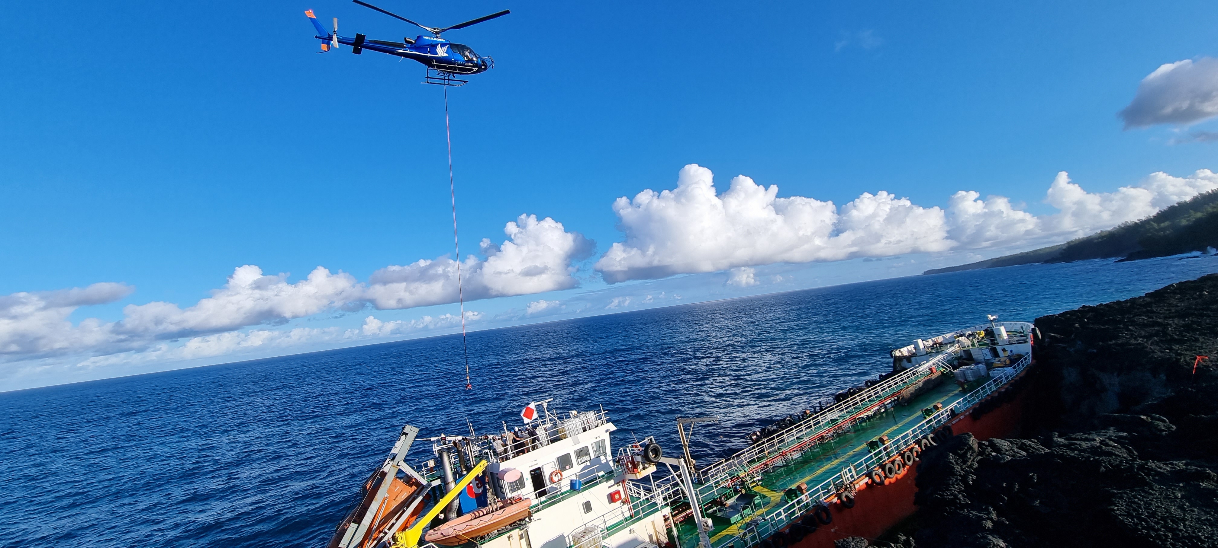 Tresta Star, navire échoué: les opérations continuent: vidéo