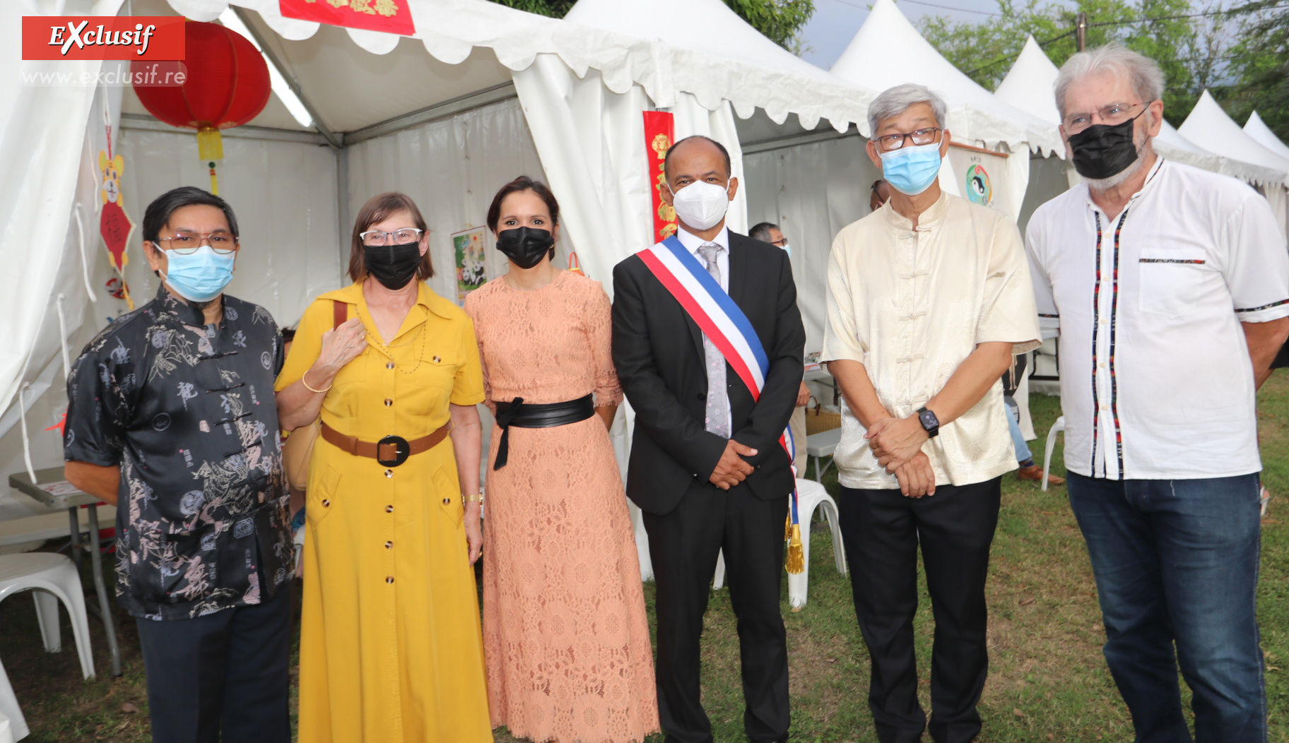 Daniel Thiaw Wing Kaï, président de la Fédération des Associations Chinoises, Sylvie Cendre, sous-préfètede Saint-Paul,, Karine Lebon, députée, Emmanuel Séraphin, maire de Saint-Paul, Michel You-Seen, président de l'AEFC, et la compagnon de la sous-préfète