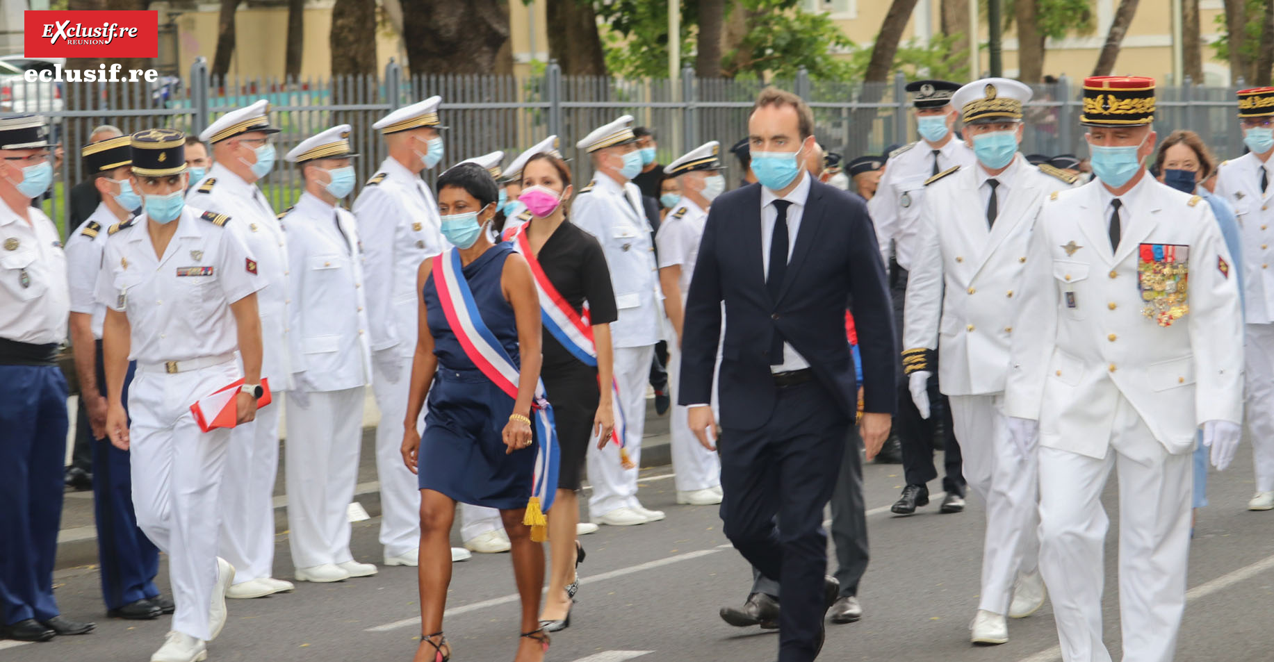 L'arrivée du Ministre et des personnalités devant le Monument aux Morts de Saint-Denis