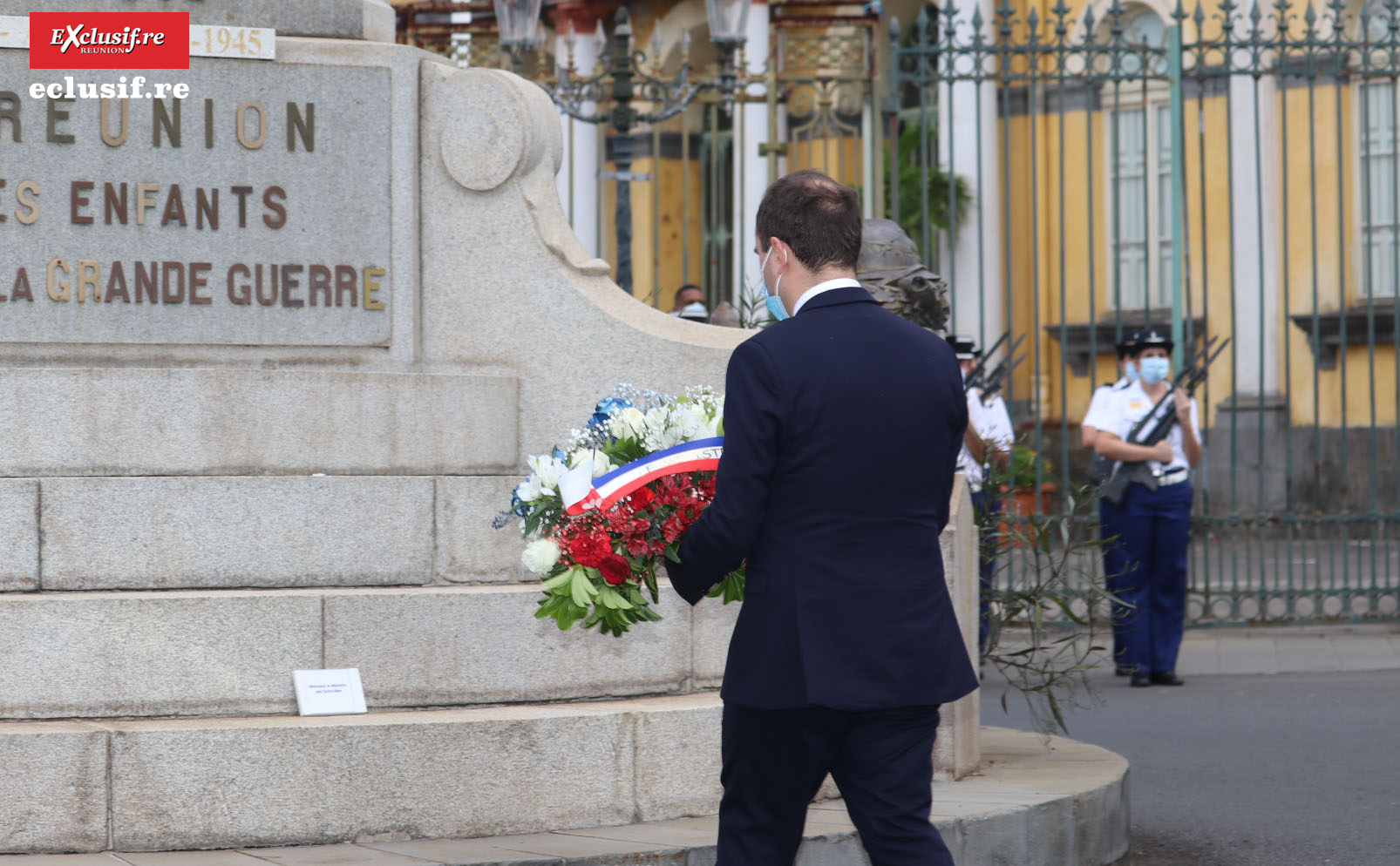 Dépôt de gerbes du Ministre des Outre-mer