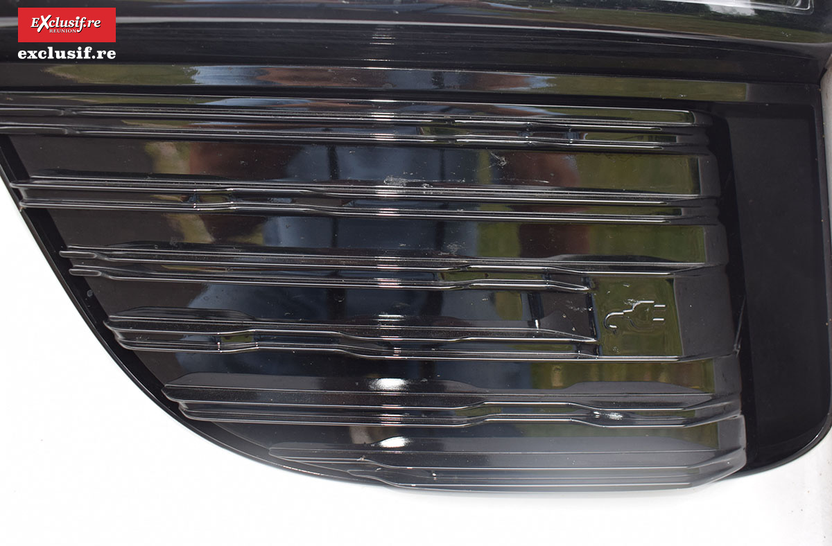 C'est sous le feu avant gauche que se situe les prises de recharge... C'est sous le feu avant gauche que se situe les prises de recharge...