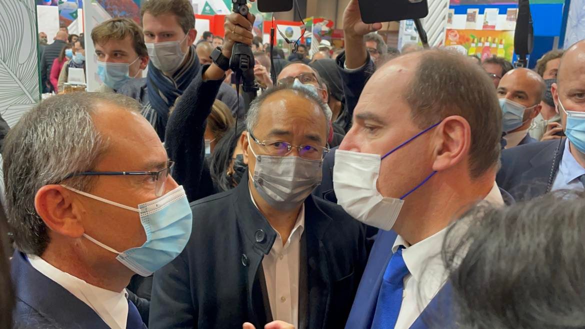 Serge Hoarau, vice-président du Département, a accueilli le Premier Ministre Jean Castex au Village Réunion