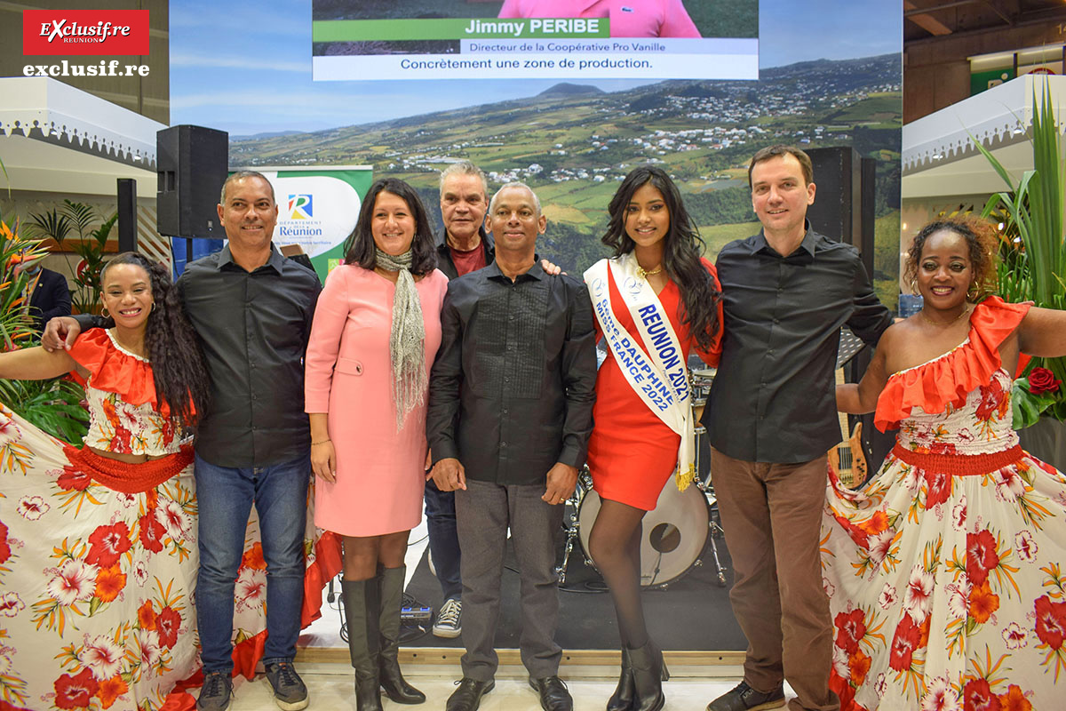 Dana Virin et Susan Soba avec Christian Ducap et le groupe Kadok qui ont animé le Village Réunion
