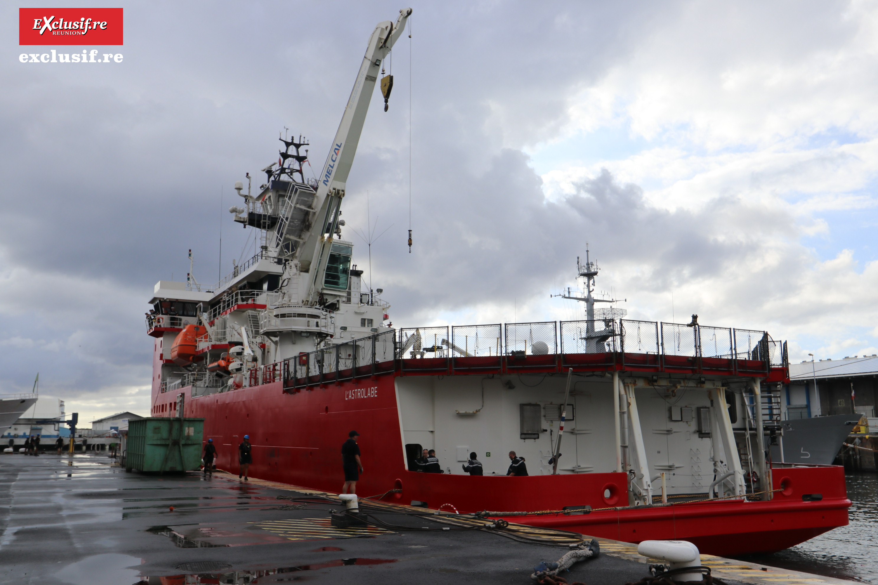 L'Astrolabe est armé par la Marine Nationale et rattaché aux TAAF