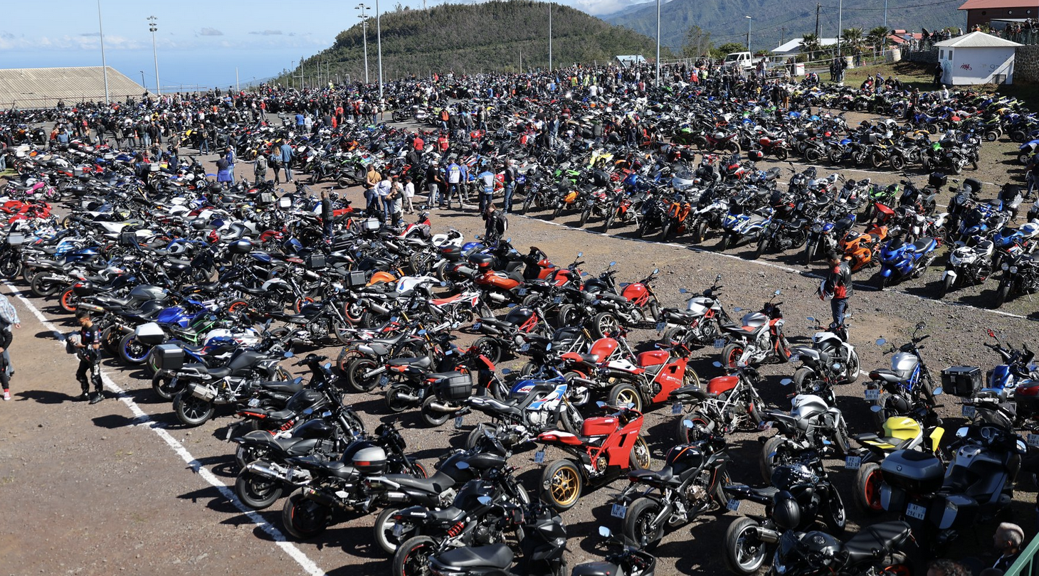 Estimation d'un membre de l'organisation: au minimum, 5 000 motards étaient présents. Un nouveau record de participation!