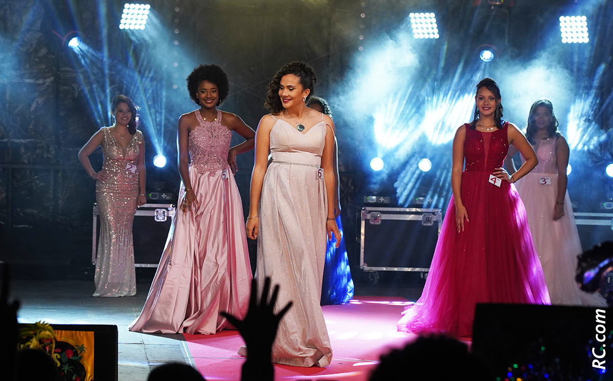 Sous les feux des projecteurs, les six candidates ont été très applaudies Sous les feux des projecteurs, les six candidates ont été très applaudies