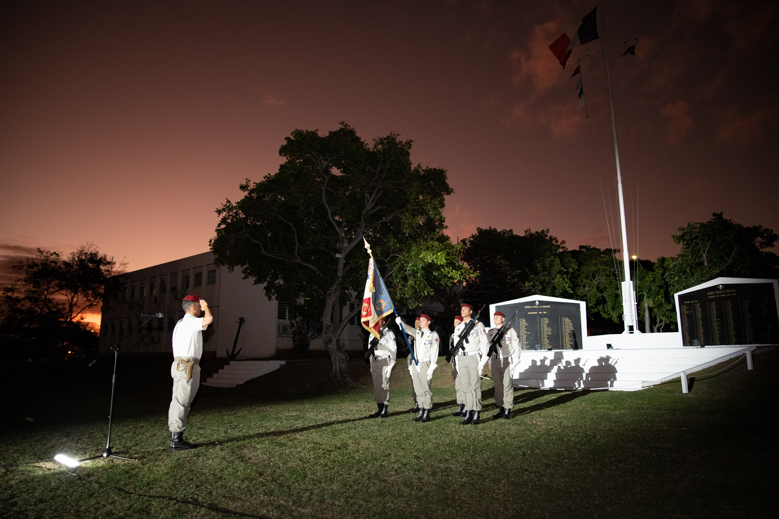 Le salut au drapeau