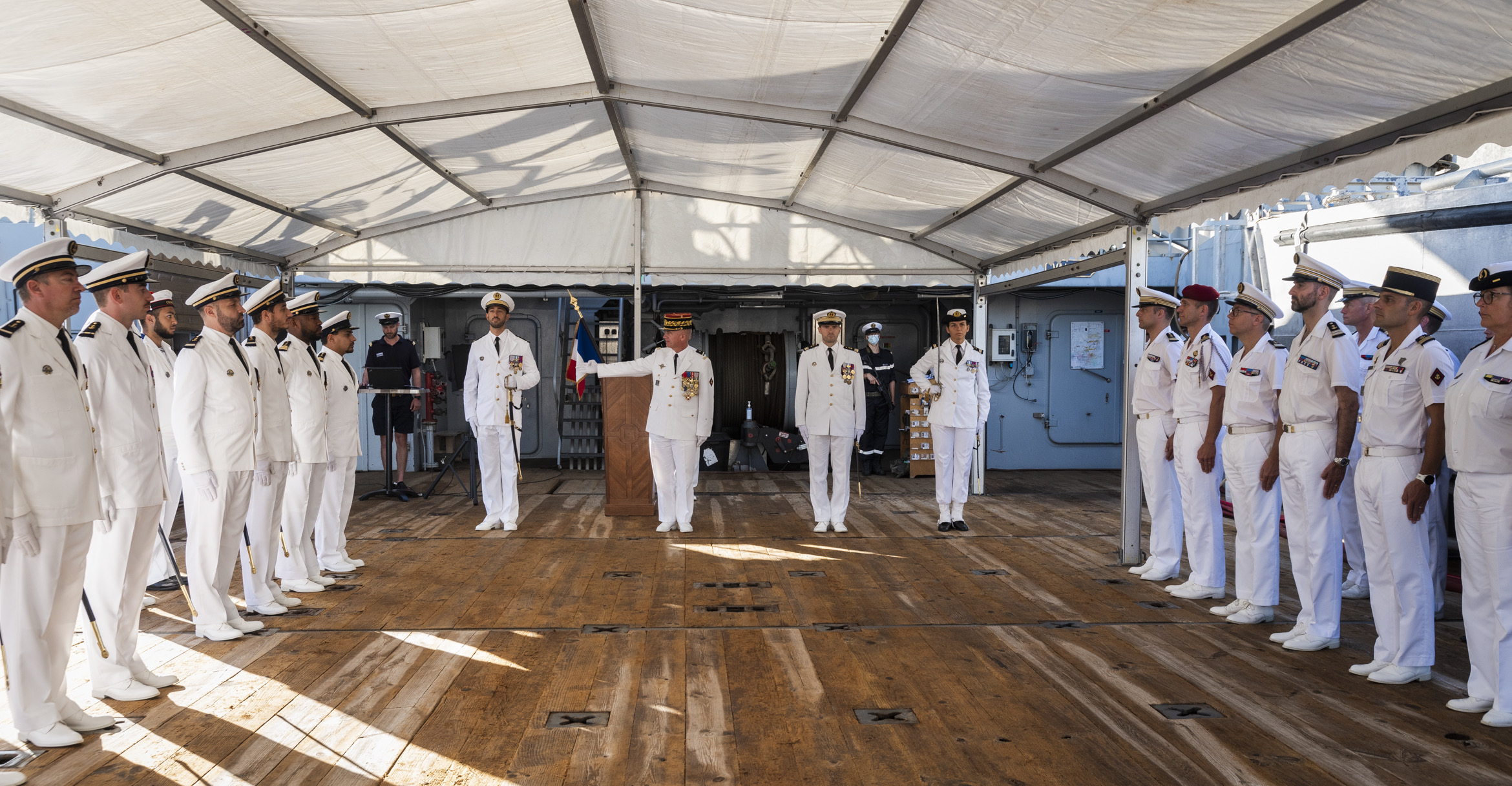 Marine Nationale: passations de commandement Floréal, Champlain, Nivôse et Astrolabe