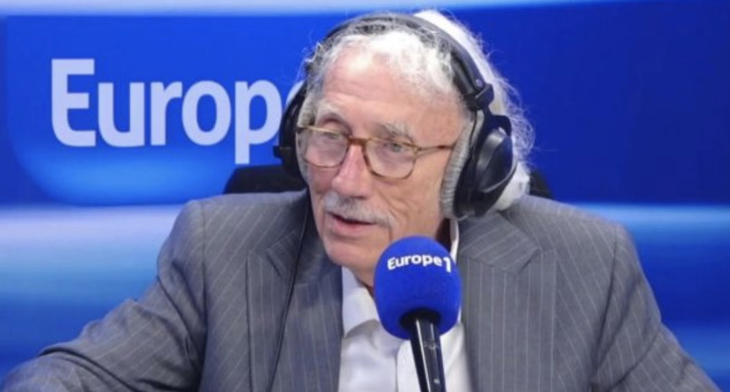 Il a 74 ans, il n'a pas envie d'arrêter, il continue sur Europe 1 Sport en quotidienne