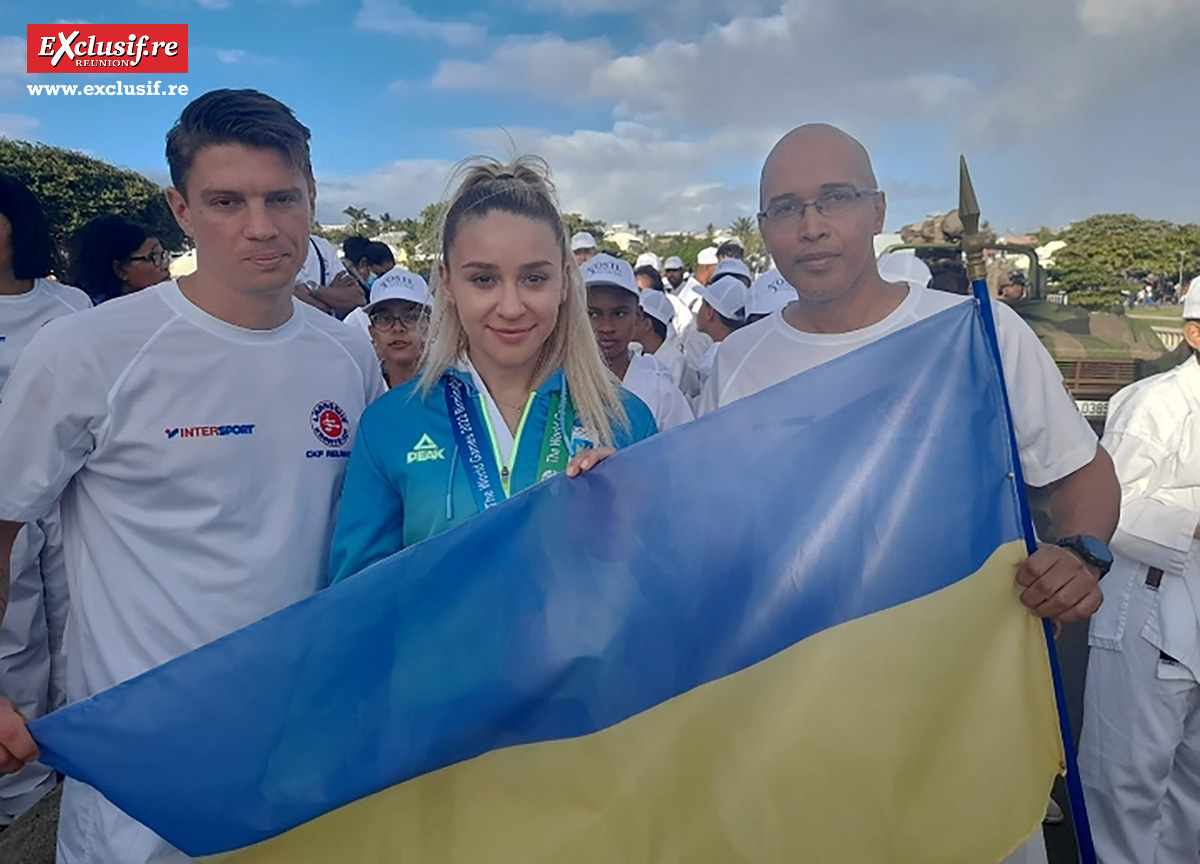 Ils portent ensemble le drapeau ukrainien... Quand le sport et la solidarité parlent d'une seule et même voix Ils portent ensemble le drapeau ukrainien... Quand le sport et la solidarité parlent d'une seule et même voix