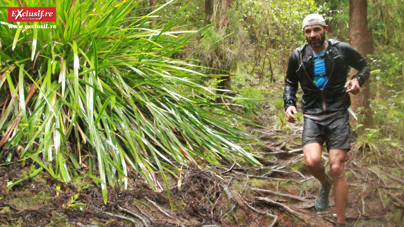 Emmanuel Hadoux est le champion de la Réunion de trail long 2022