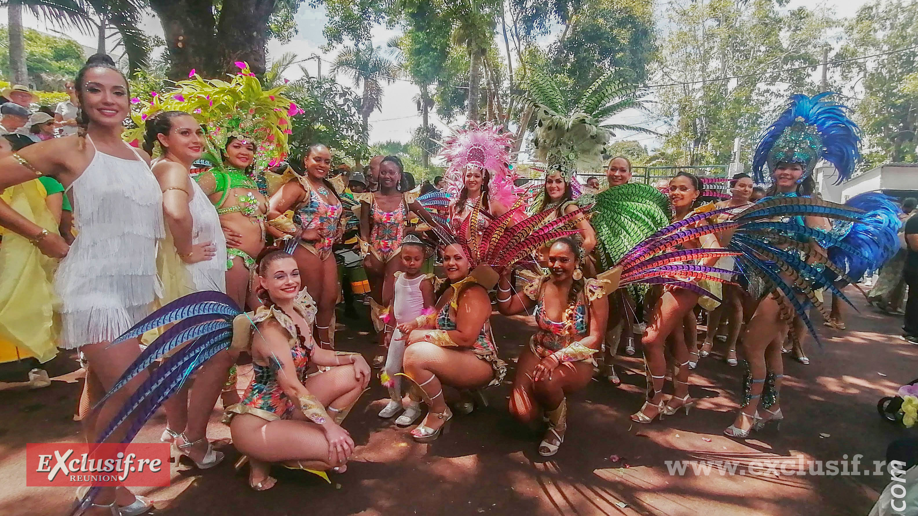 Des magnifiques danseuses aux couleurs du Brésil ont participé au défilé inaugural