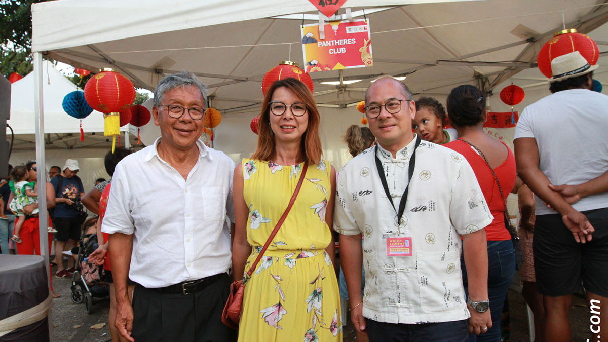 Alex How-Choong, président de l'association Guandi de Terre-Sainte, Sandrine Aho-Nienne, adjointe au maire de Saint-Pierre, déléguée à la Culture, et Eric Ah-Hot, président du Panther-Club