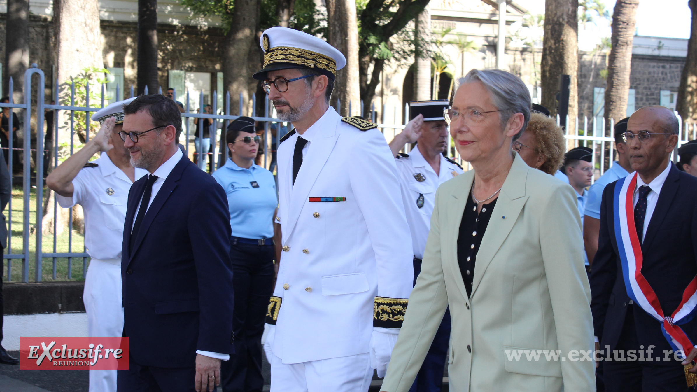 Madame Elisabeth Borne, Première ministre, aux côtés de Jérôme Filippini, Préfet de La Réunion