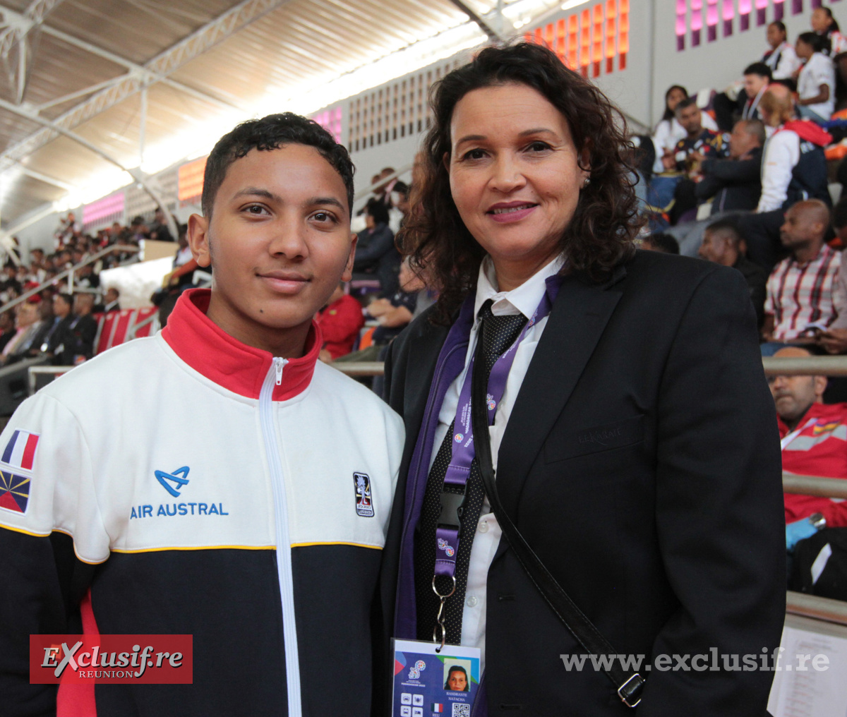 Matéo Antibou félicité par Natacha Randrante, DTR de la Ligue Réunionnaise de Karaté