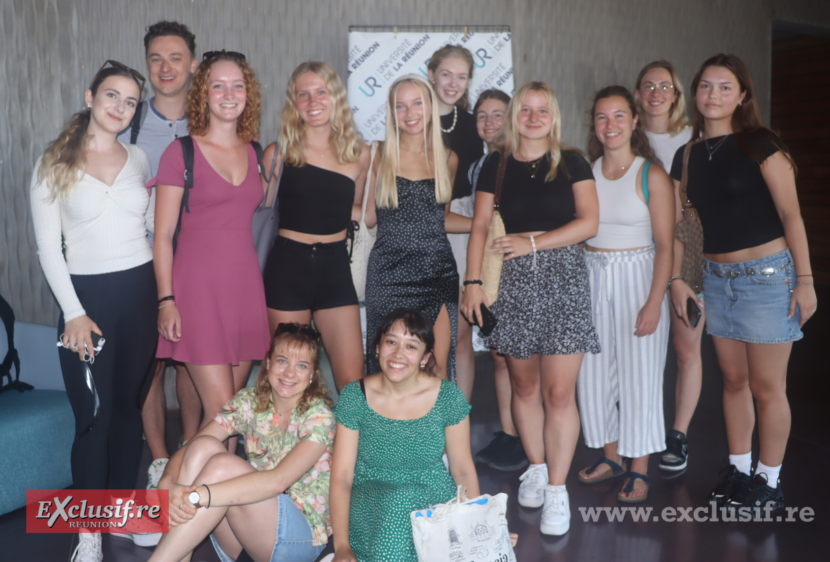 Les étudiant.e.s étranger.e.s sont dans la place! Les étudiant.e.s étranger.e.s sont dans la place!