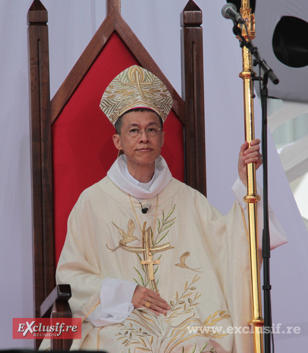Le nouvel évêque de La Réunion installé dans la cathèdre