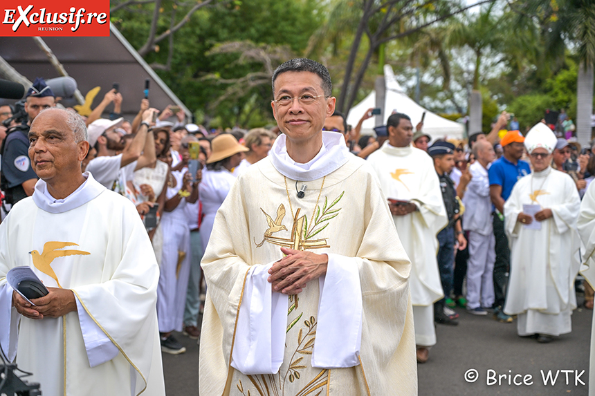 L'ordination de Monseigneur Chane-Teng: l'album photos de la cérémonie L'ordination de Monseigneur Chane-Teng: l'album photos de la cérémonie