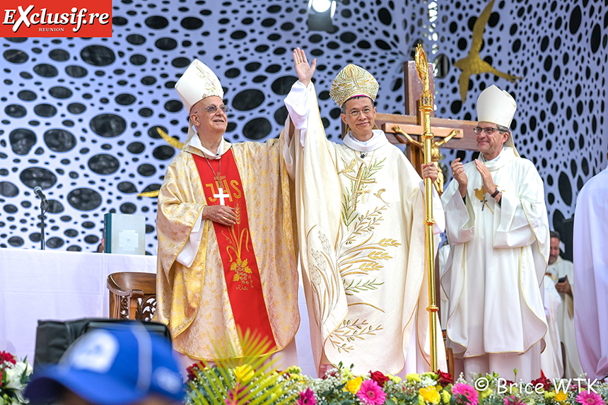 L'ordination de Monseigneur Chane-Teng: l'album photos de la cérémonie L'ordination de Monseigneur Chane-Teng: l'album photos de la cérémonie