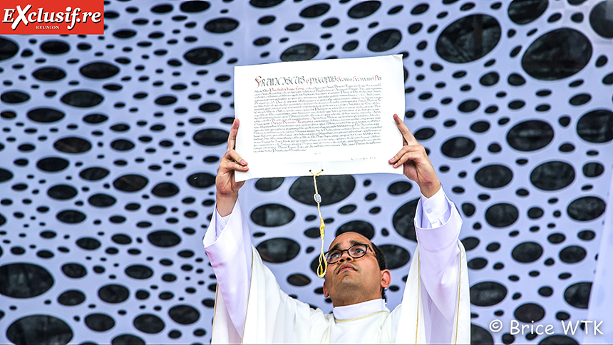 L'ordination de Monseigneur Chane-Teng: l'album photos de la cérémonie L'ordination de Monseigneur Chane-Teng: l'album photos de la cérémonie