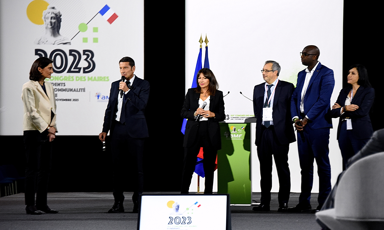 David Lisnard, président de l'AMF, a accueilli la ministre des Sports, Amélie Oudea-Castera, la maire de Paris, Anne Hidalgo, et le maire de L'île-Saint-Denis, Mohammed Gnabaly, pour parler Jeux Olymiques 2024