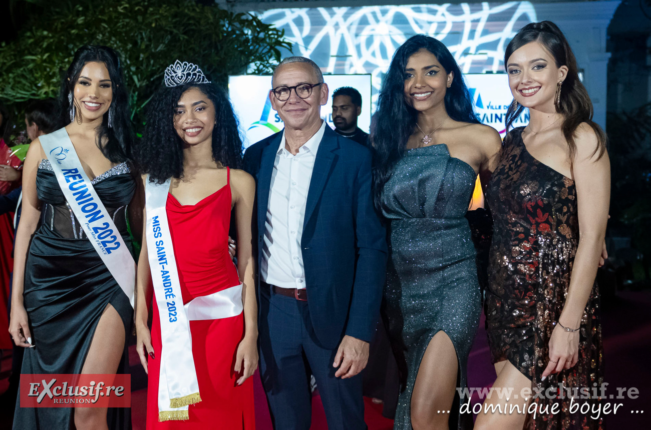 Le maire Joé Bédier entouré de Marion Marimoutou, Miss Réunion 2022, Maria Clain, Miss Saint-André 2023, Dana Virin, Miss Réunion 2021, et Morgane Lebon, Miss Réunion 2019