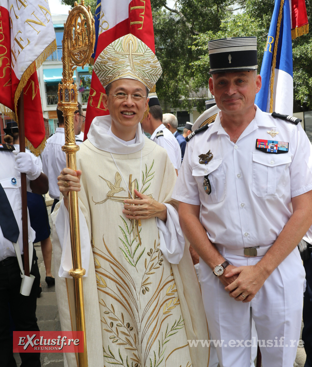 Monseigneur Pascal Chane-Teng, et le colonel Frédéric Labrunye, commandant de la Gendarmerie à La Réunion