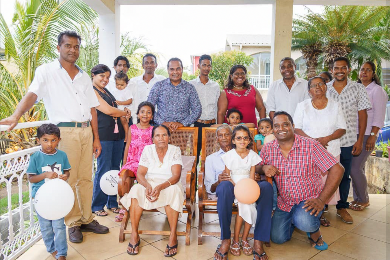 La famille Dally réunie pour un moment de bonheur